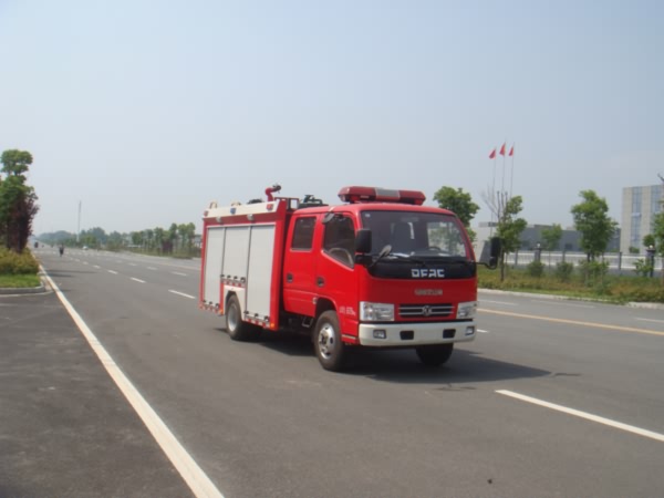 東風2噸水罐消防車